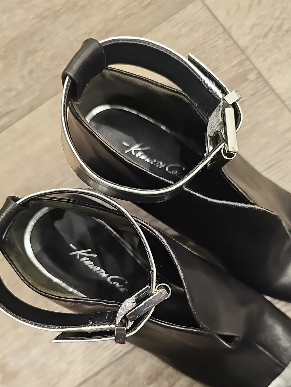 Kenneth Cole New York Silver Peep Toe Broome Wedges Black Leather Heels SZ 7.5